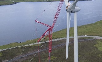 LTM1750-9.1 - Wind Turbine on Shetland Islands - Blades4_small
